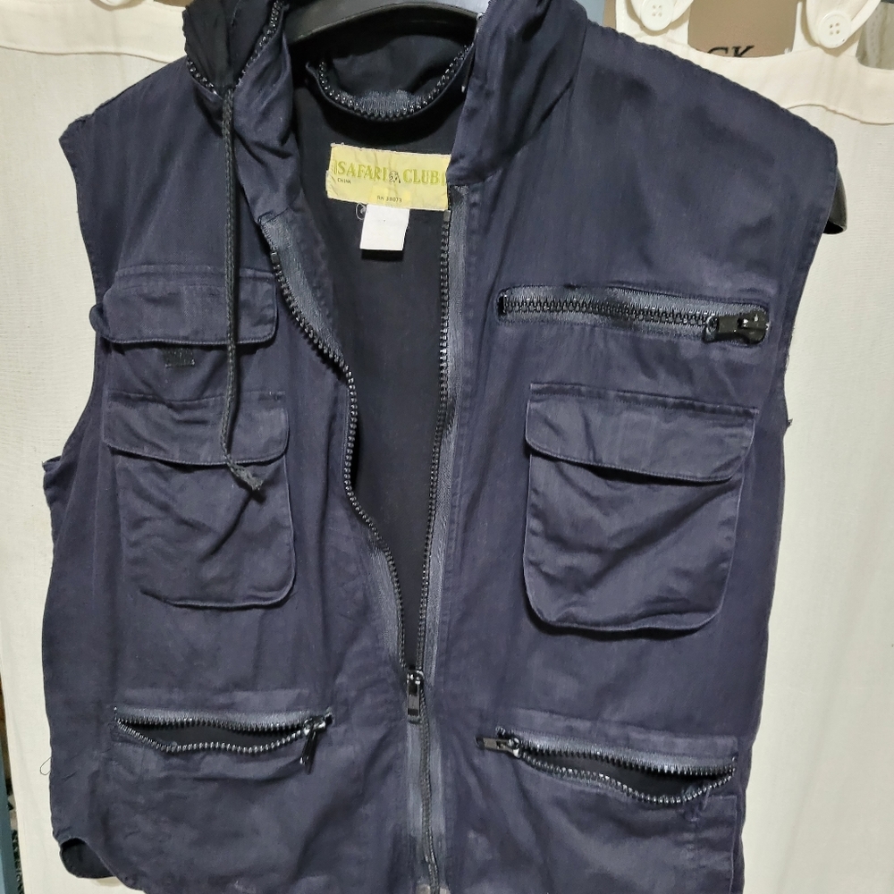 Safari Club HoodedUtilityVest  Black 9 Pockets Built In Knapsack,Pit to Pit 24in